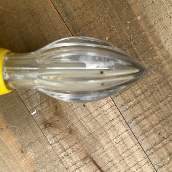 Yellow Vintage Juice Reamer - Picture 3 of 6